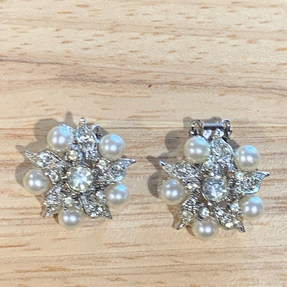 Bogoff Clip On Earrings Women OS Faux Pearl Rhinestone Starburst Vintage Silver
